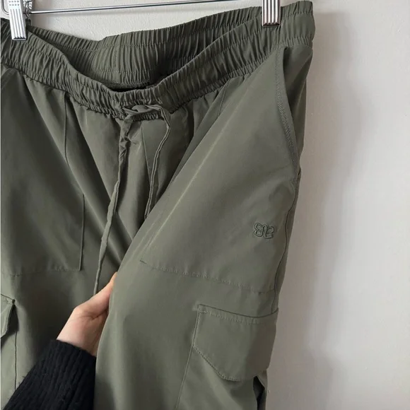 Albion L Jetsetter Cargo Joggers in Olive Green - Picture 6 of 9